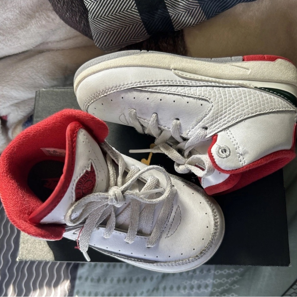 Toddler jordan 2 size 8c unisex